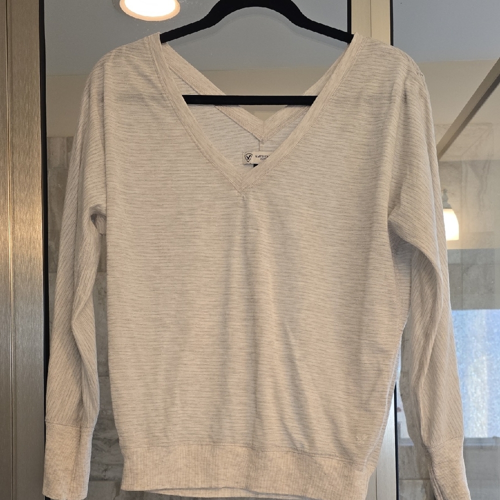 American Eagle Outfitters Light Gray V-Neck Long Sleeve Top